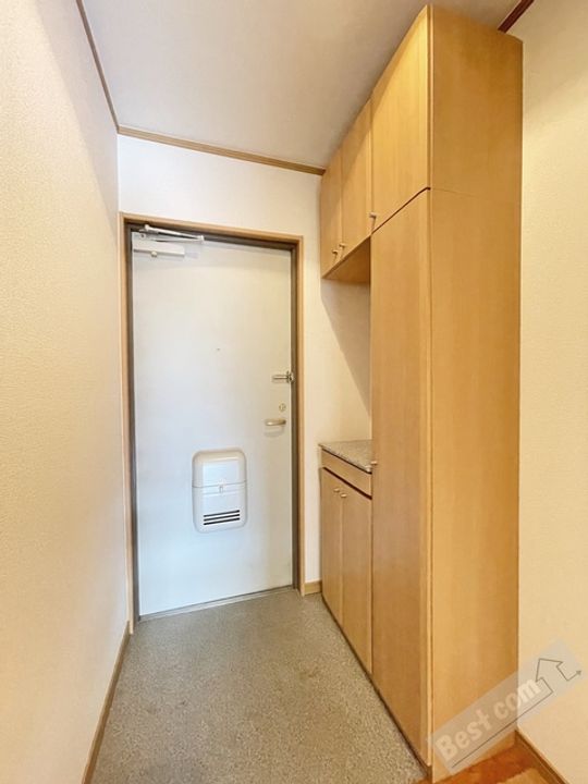 ローレル ハイツの玄関