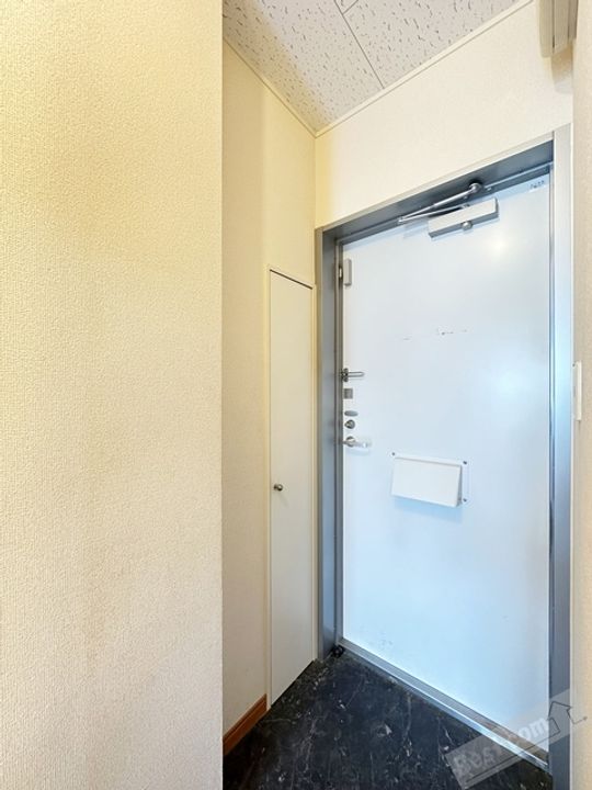 レオパレス狭山池の玄関