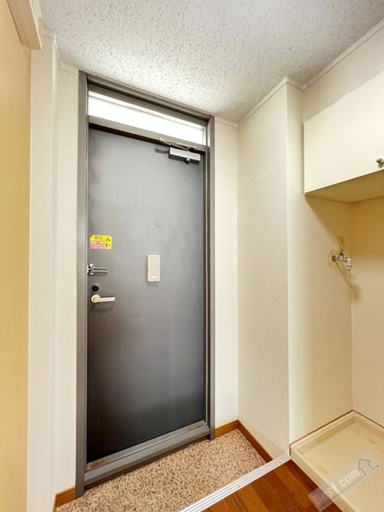 レオパレスエンディヴァーの玄関