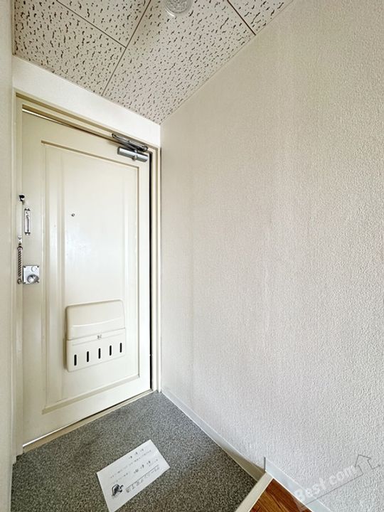 ビレッジ西野の玄関