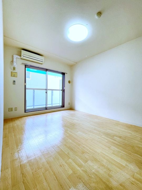 コート石津川の内装