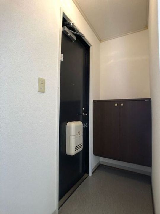 ハイツミヅホ A棟の玄関
