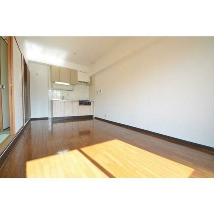 光明池サニーハイツの内装