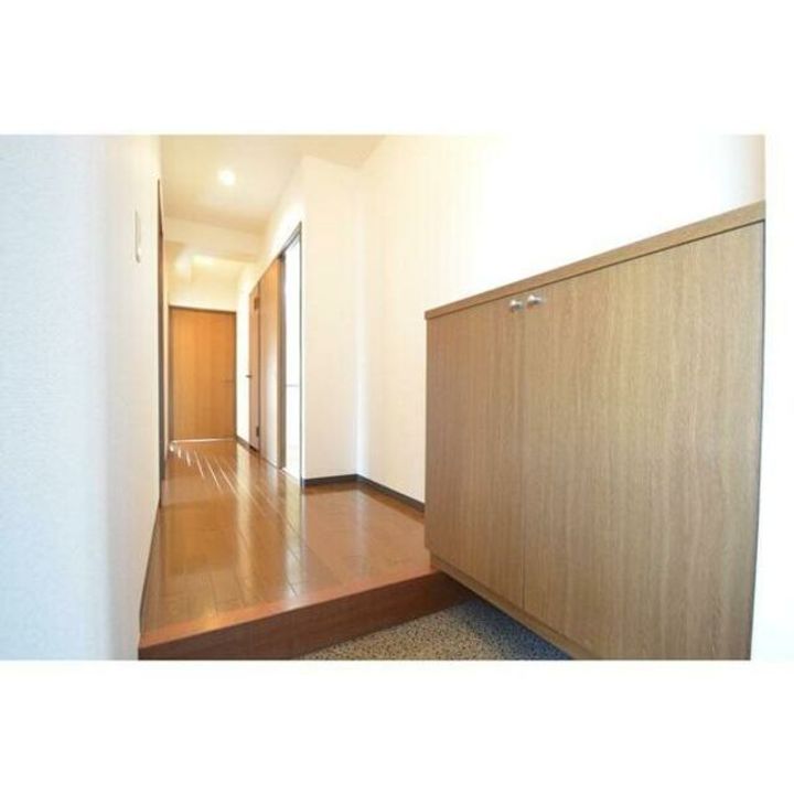 光明池サニーハイツの玄関