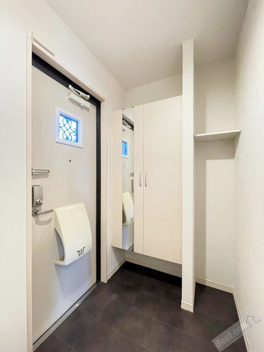 サウスメゾンジャスミンの玄関