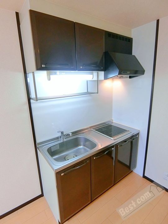 スリーハーブズ天美西のキッチン