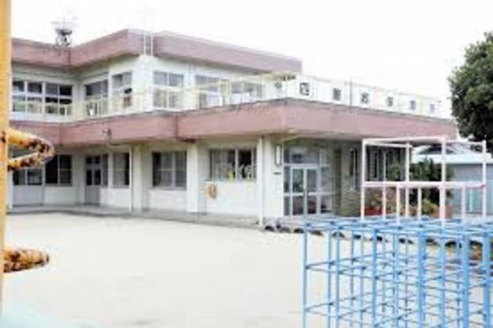 シャン・ド・フルールⅡの周辺