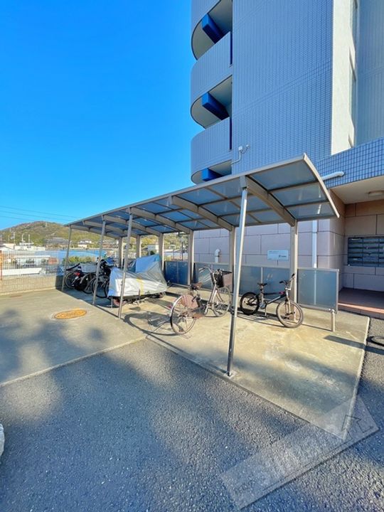 アズゥールのその他画像