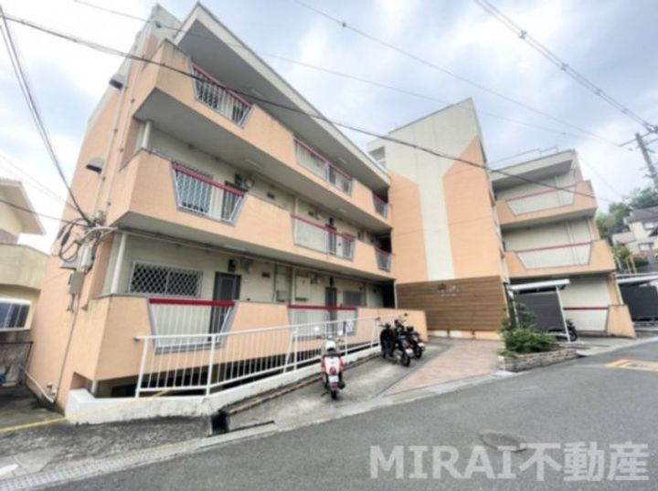 アニスヴェール玉手山の外観