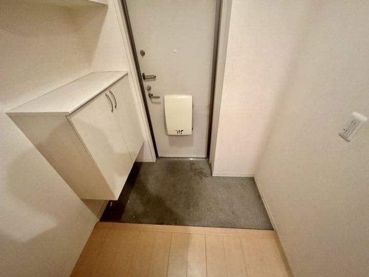 ドリーム葉月 七番館の玄関