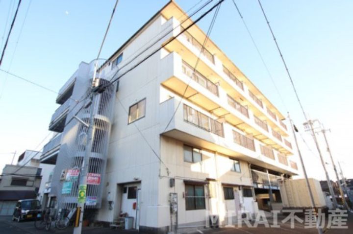 福田ポリスの外観