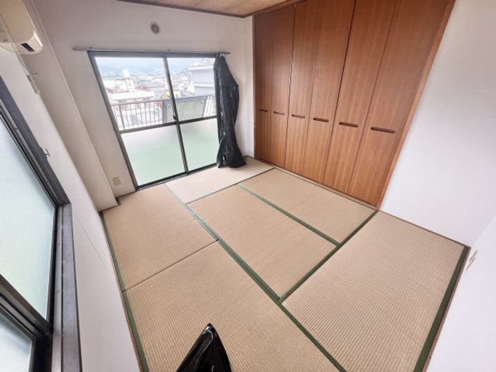 福田ポリスの内装