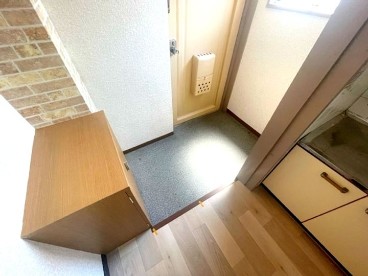 恵マンションの玄関