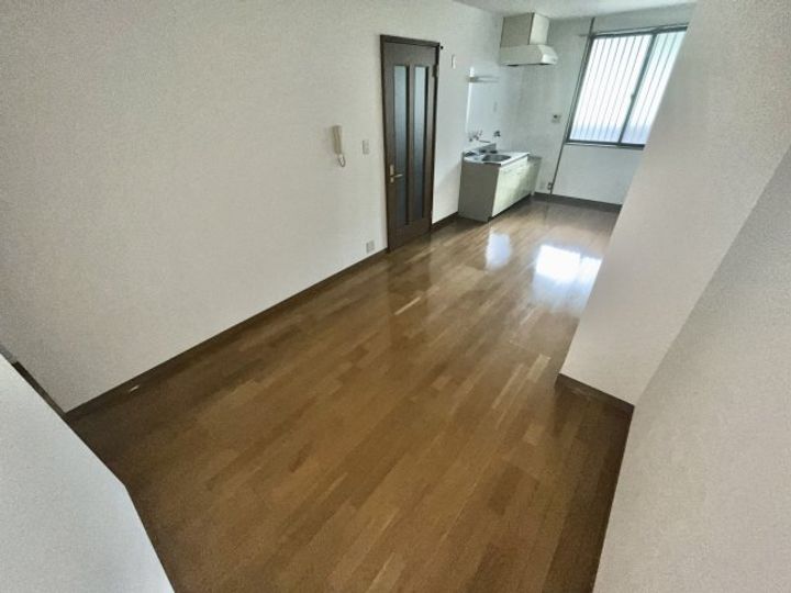 グリーンコート川西の居間