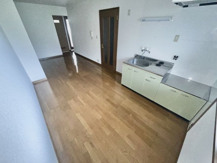 グリーンコート川西の居間