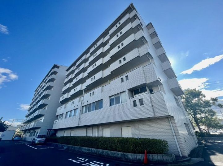 メゾンドール富田林の外観