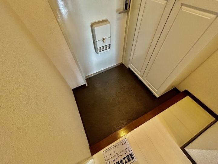 メゾンドール富田林の玄関