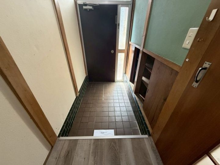 大阪府松原市天美東1丁目(一戸建)の賃貸物件の玄関