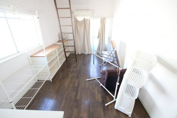 アルファ—ハウス・リベラの居間