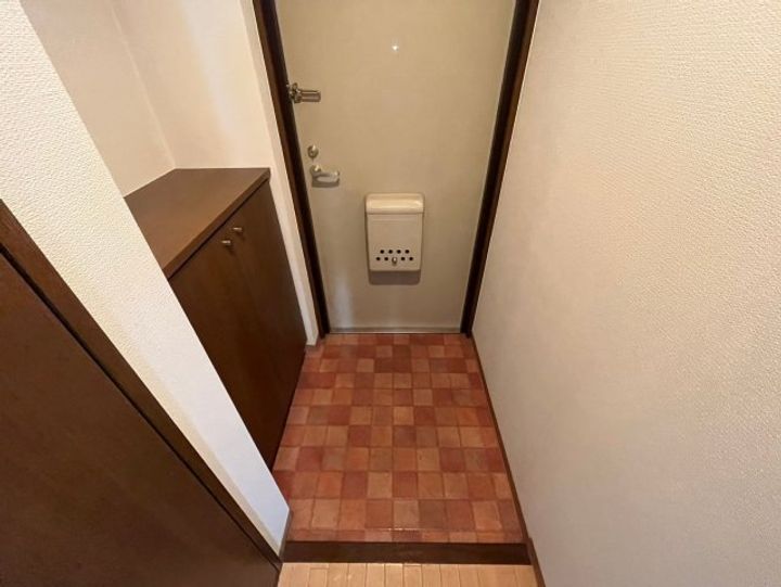 メゾン・ド・プリマベーラの玄関