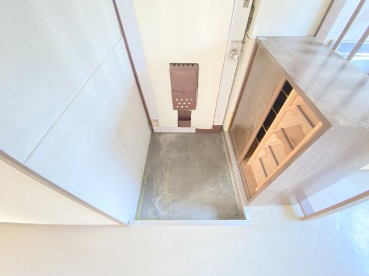 三和マンションの玄関