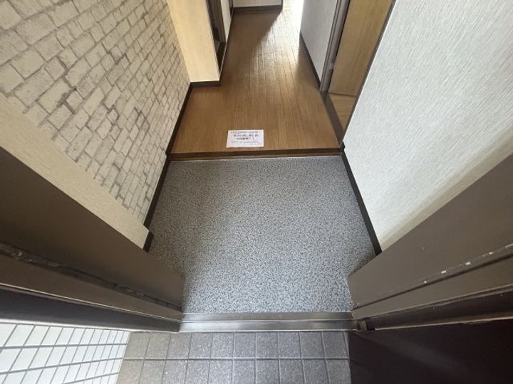 リバーサイド藤井寺の玄関