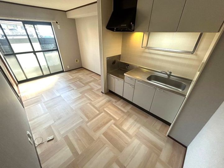 新栄プロパティー古市Ⅱの居間