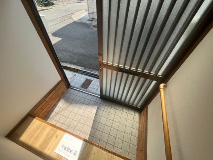 大阪府松原市田井城2丁目(一戸建)の賃貸物件の玄関