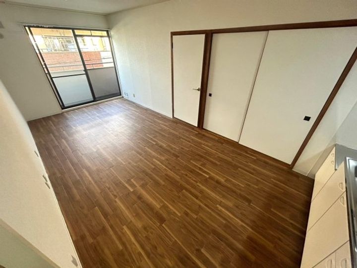 サンハイム陵西の居間