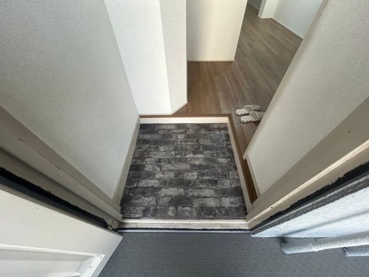 松川マンションの玄関