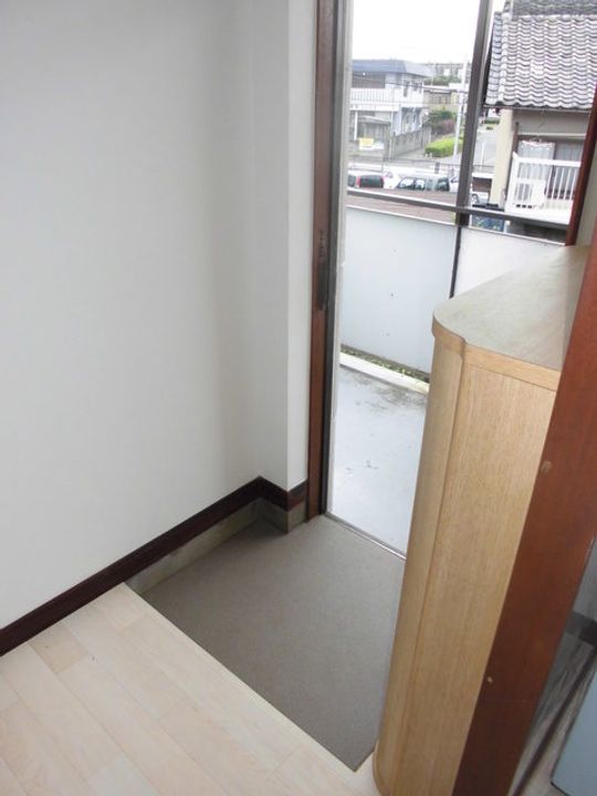 メゾンすばる203の玄関