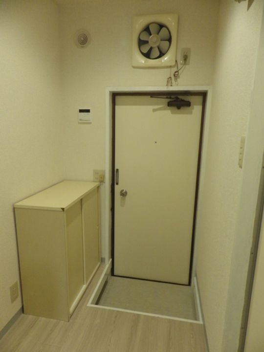 ジュネス狭山ヶ丘の玄関