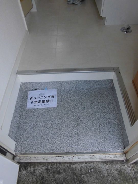 メゾンコート所沢の玄関