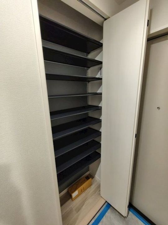 roUte residenceの玄関