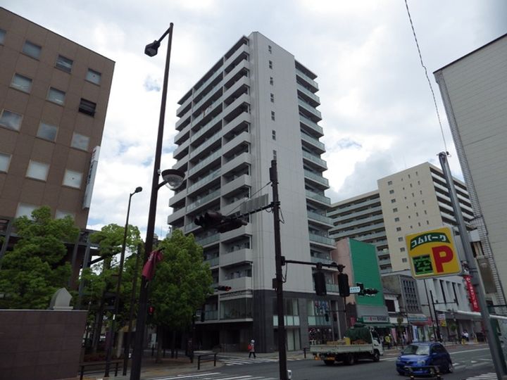 スパシエ八王子クレストタワーの外観