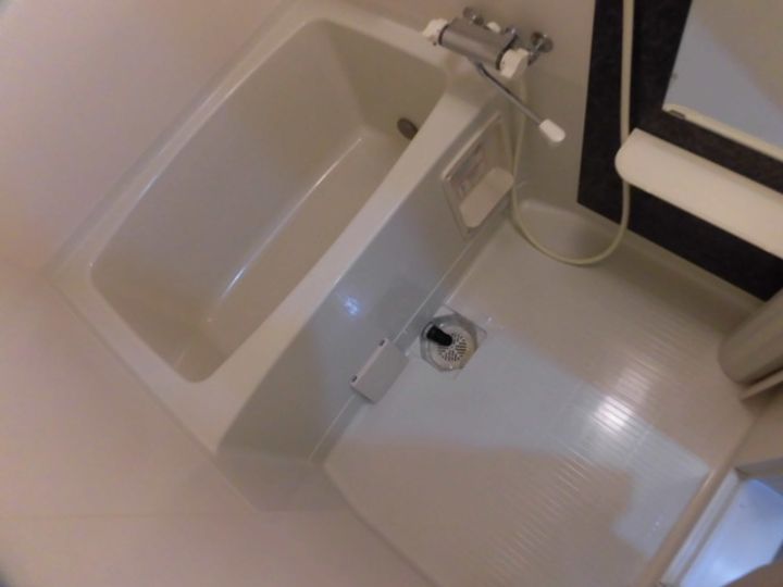 モデルナ205の風呂