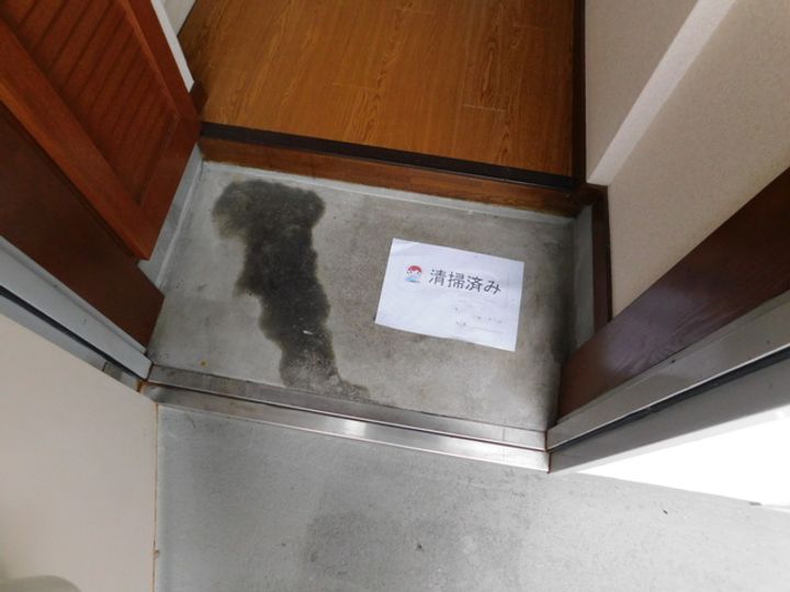 サンマリーナ古川の玄関