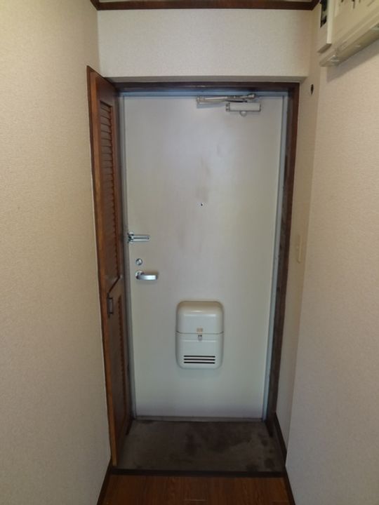 サンマリーナ古川の玄関