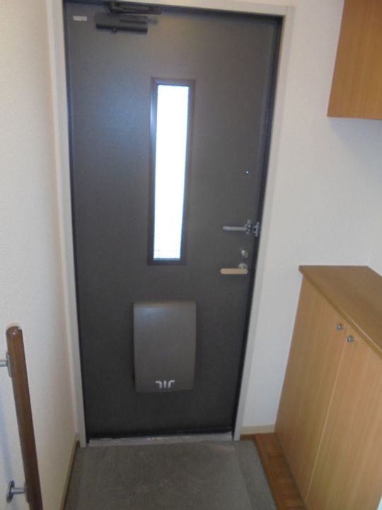 ピアッツア梅の原Cの玄関