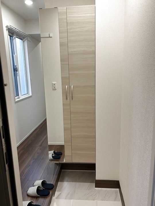 D−ROOM八幡町の玄関