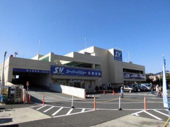 フォンターナ・ルチアの周辺