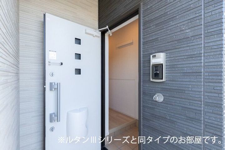 フェリス ソレアードⅢの玄関