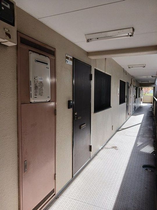 ファミーユ旭の玄関