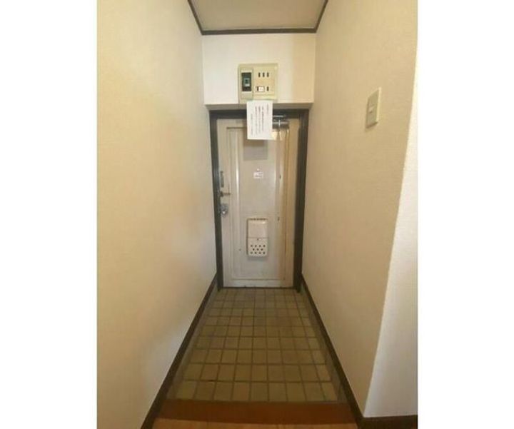 AZ Flenchir Residence302の玄関