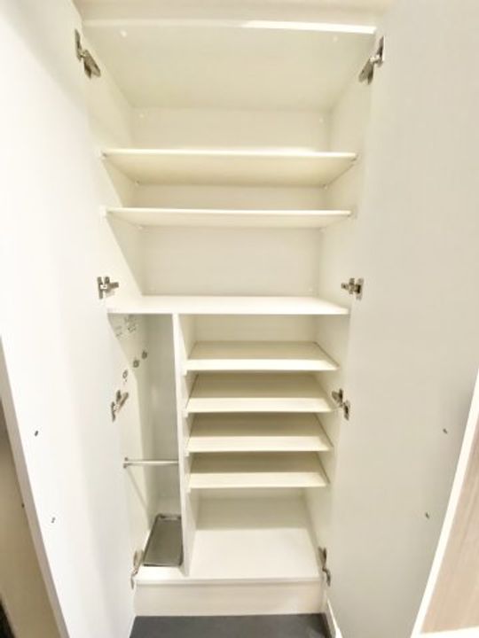 ファステート大阪EASTパーレスの玄関