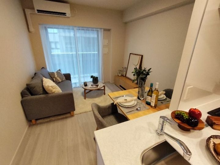 シーズンフラッツ上野稲荷町203の居間