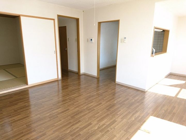 サンブライトハイツⅣ402の居間