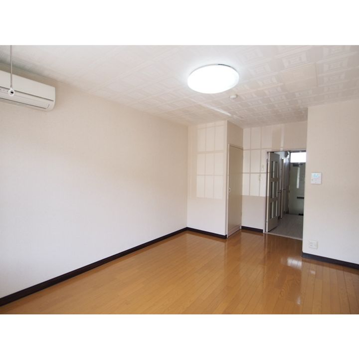 アップルズH棟201の居間