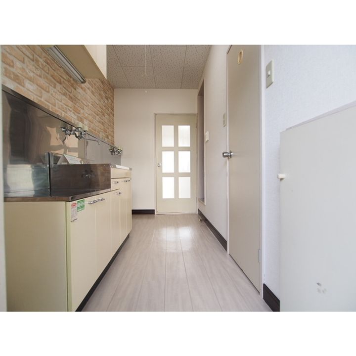 アップルズH棟201のキッチン