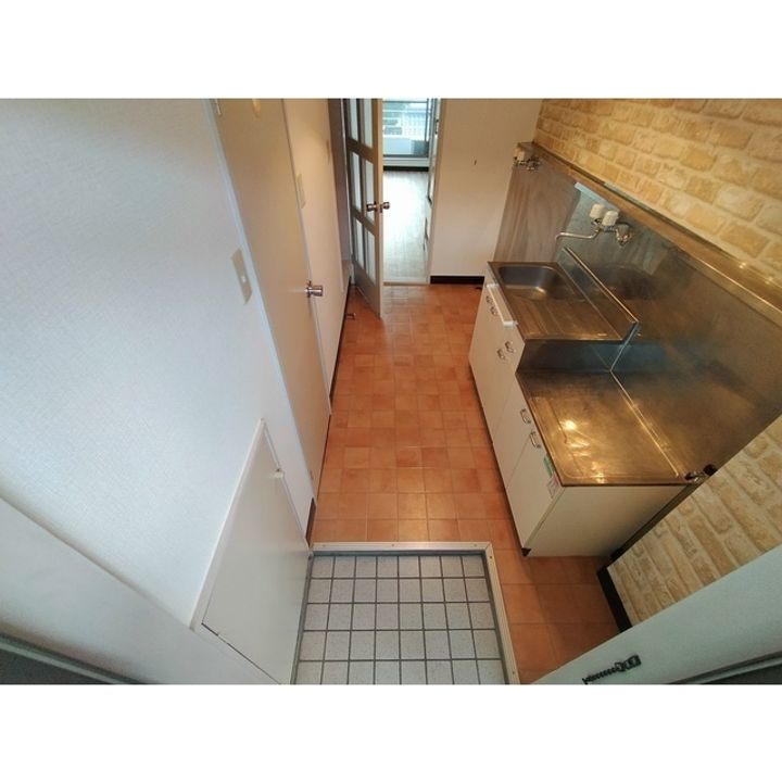 アップルズH棟306の玄関